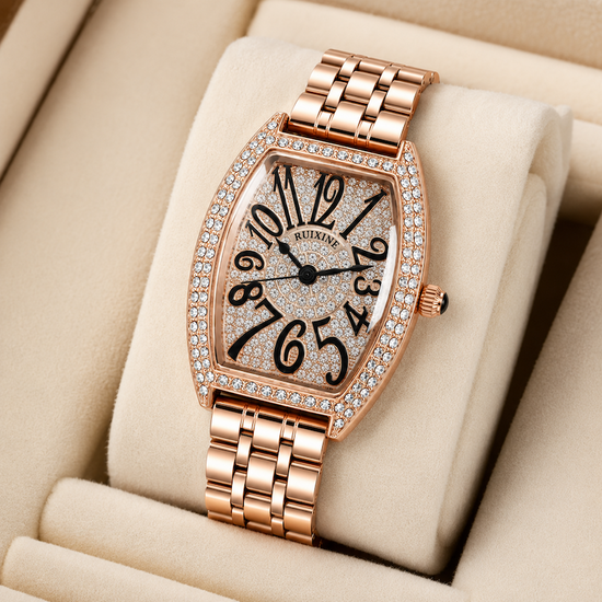 Relógio dourado rosé retangular com pulseira metálica e mostrador branco com strass