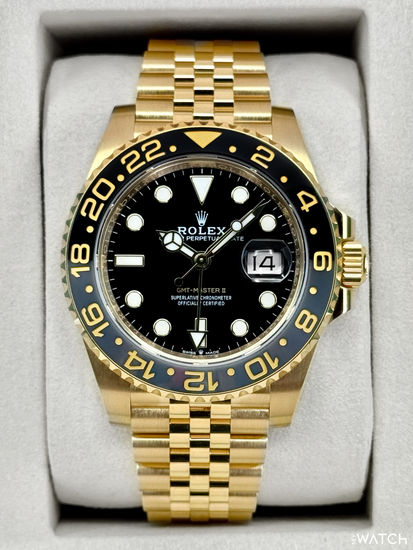 Relógio Rolex GMT Master II em ouro, mostrador preto e pulseira dourada