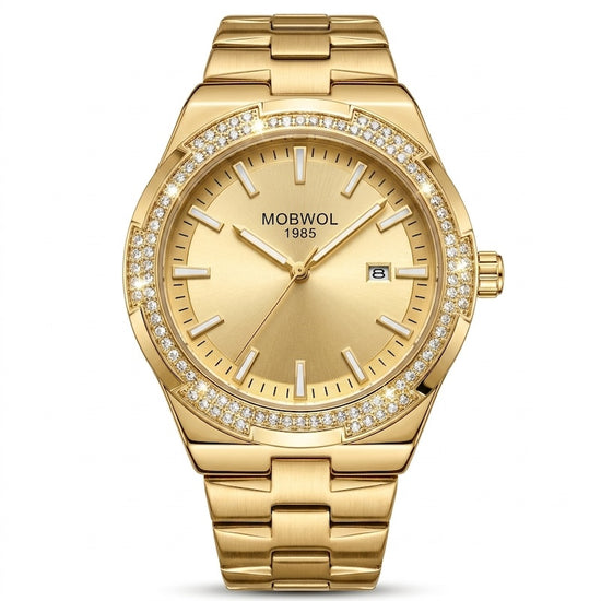 Relógio dourado com mostrador dourado-claro, pulseira de aço e moldura cravejada