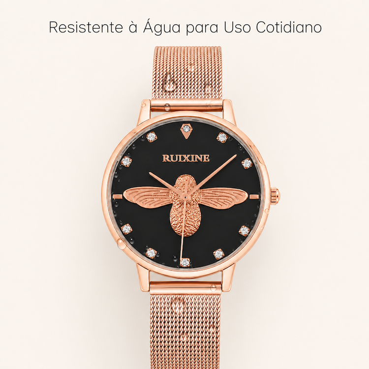 Relógio feminino com mostrador preto e pulseira de aço malha rosé; abelha 3D em destaque