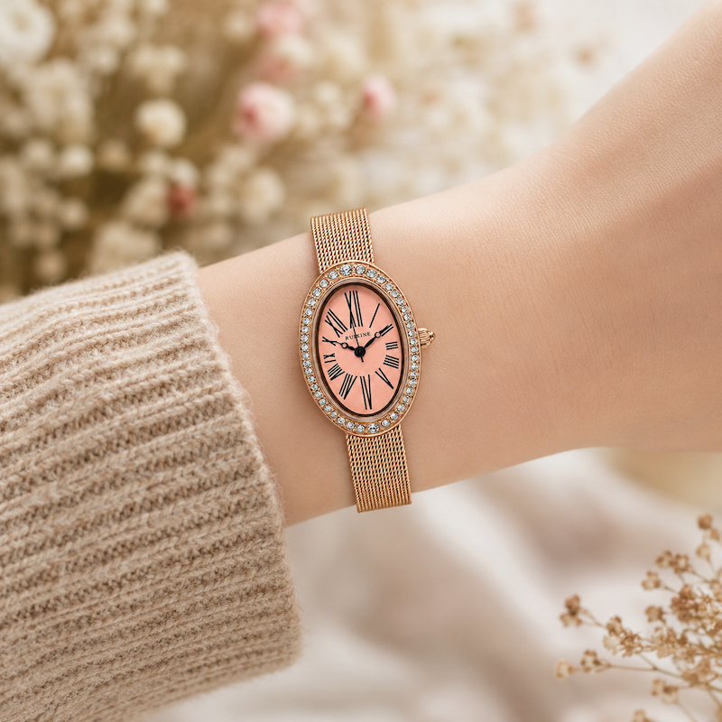 Relógio oval dourado rosé com pulseira de malha e mostrador rosa com algarismos romanos