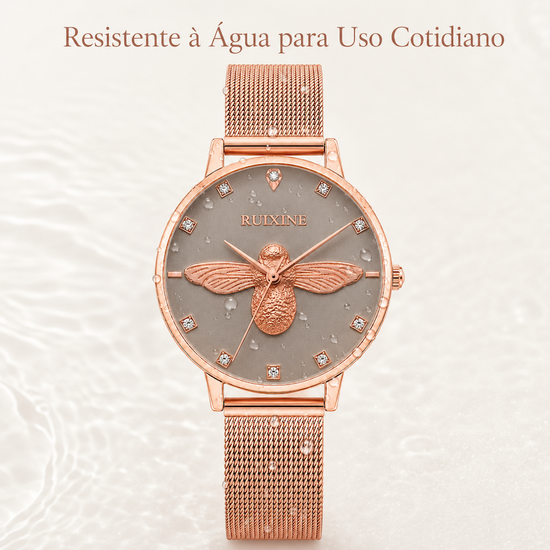 Relógio feminino com mostrador cinza escuro e pulseira de aço malha rosé; abelha 3D