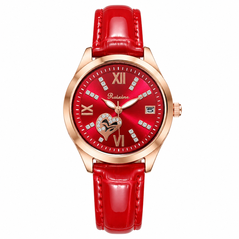 Relógio com mostrador vermelho e detalhe de coração, pulseira vermelha e caixa dourada rosé