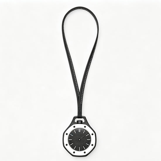 Relógio de bolso com alça preta: moldura branca e mostrador preto.