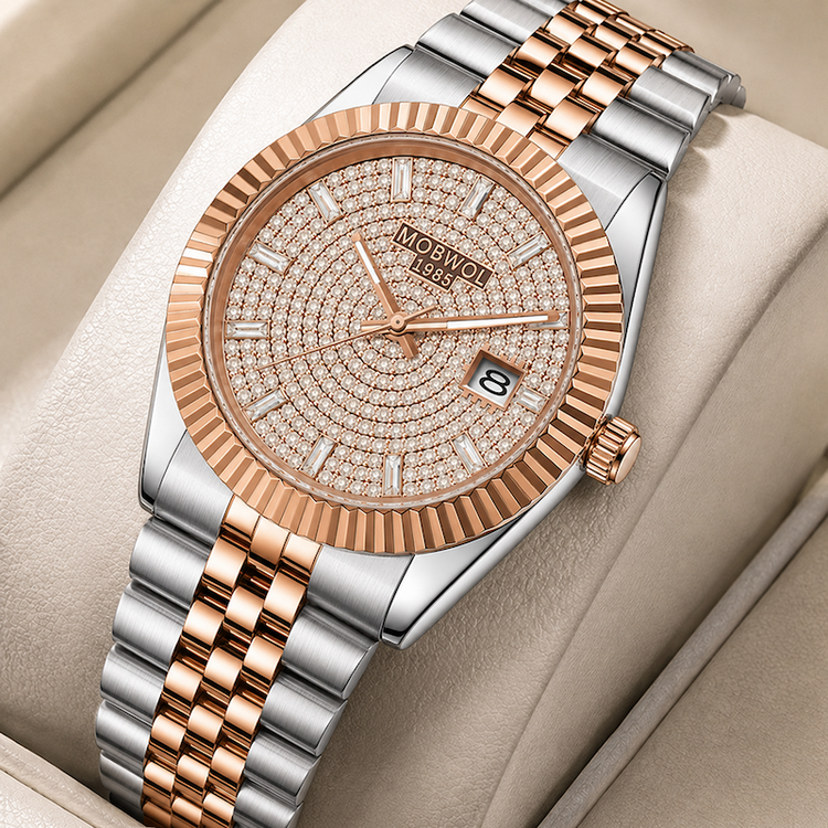 Relógio de pulso rosé e prata com mostrador cravejado e pulseira bicolor