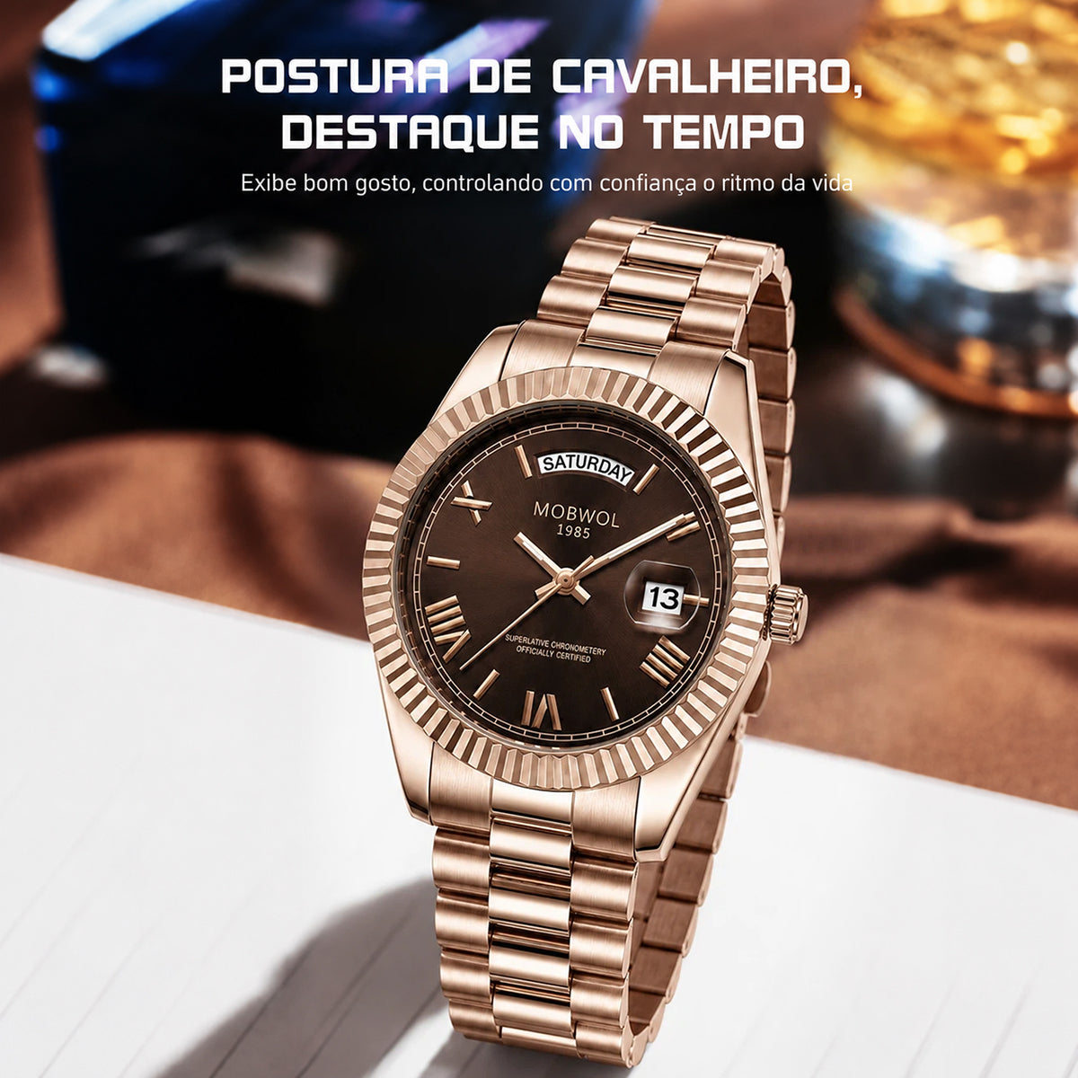 Relógio Movara® Soberano rosé com mostrador marrom e calendário no dia 13.