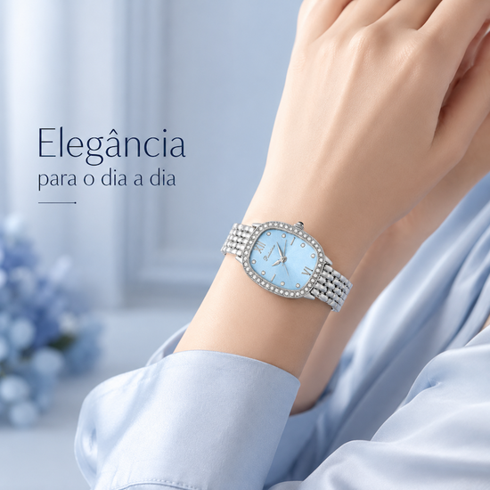 Relógio feminino prateado com mostrador azul claro e aro de strass na pulseira