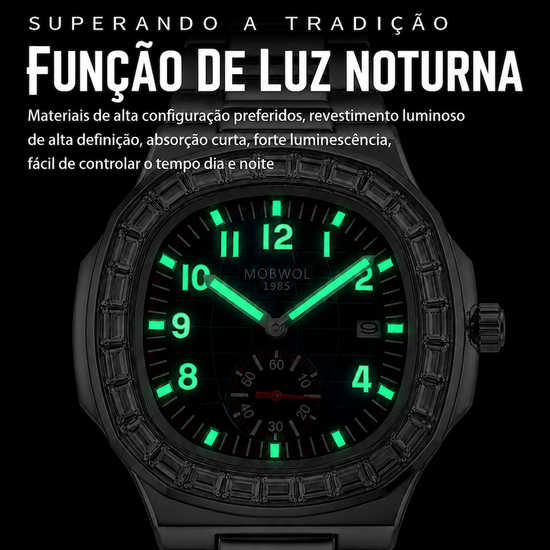 Relógio com mostrador preto e ponteiros luminescentes verdes