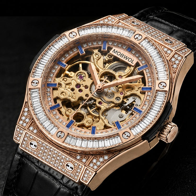 Relógio automático com caixa rosé e mostrador esqueleto, pulseira de couro preta