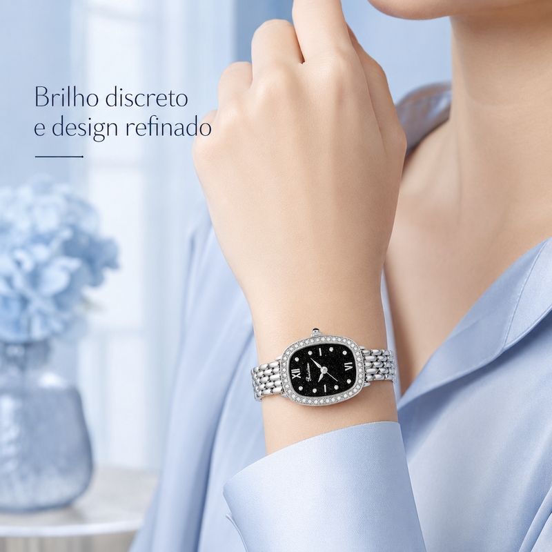 Relógio feminino prateado com mostrador preto e strass no aro, no pulso
