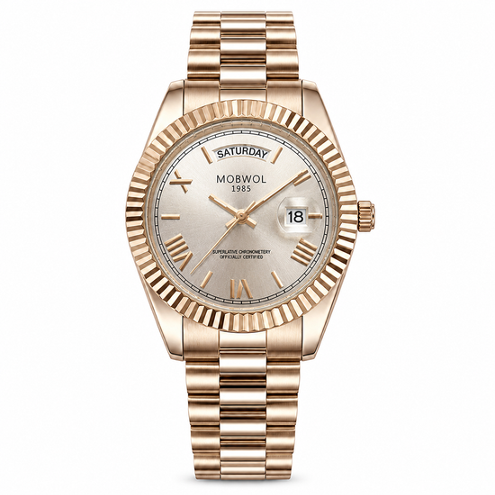 Relógio de pulso rosé com mostrador claro e pulseira metálica