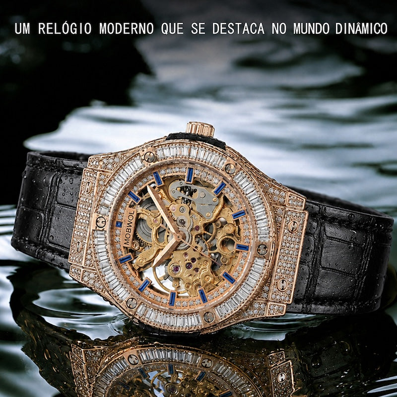 Relógio automático rosé com caixa cravejada e pulseira de couro preta