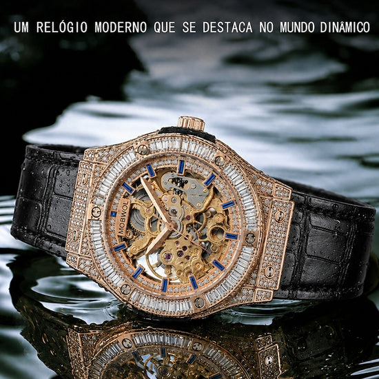 Relógio automático rosé com caixa cravejada e pulseira de couro preta