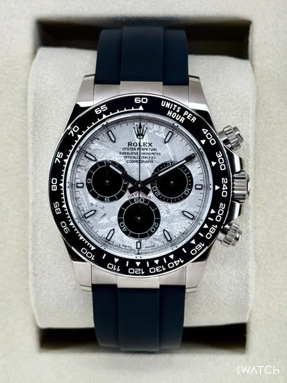 Relógio Oysterflex com mostrador cinza e três submostradores, pulseira azul