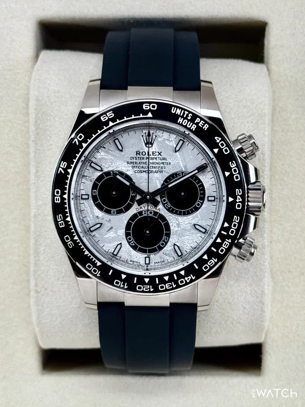 Relógio Oysterflex com mostrador cinza e três submostradores, pulseira azul