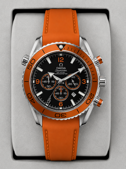 Relógio Omega com mostrador preto, pulseira de couro laranja e caixa de aço