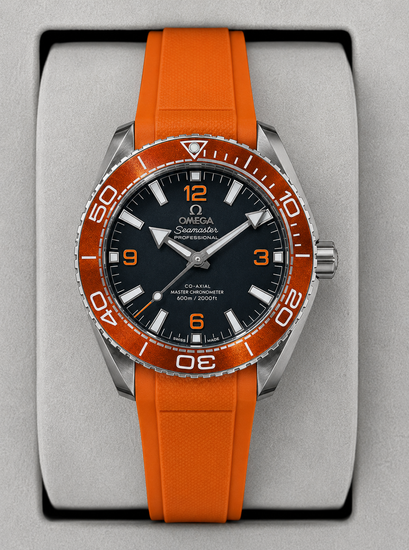 Relógio Omega Seamaster Planet Ocean automático com pulseira laranja e mostrador preto
