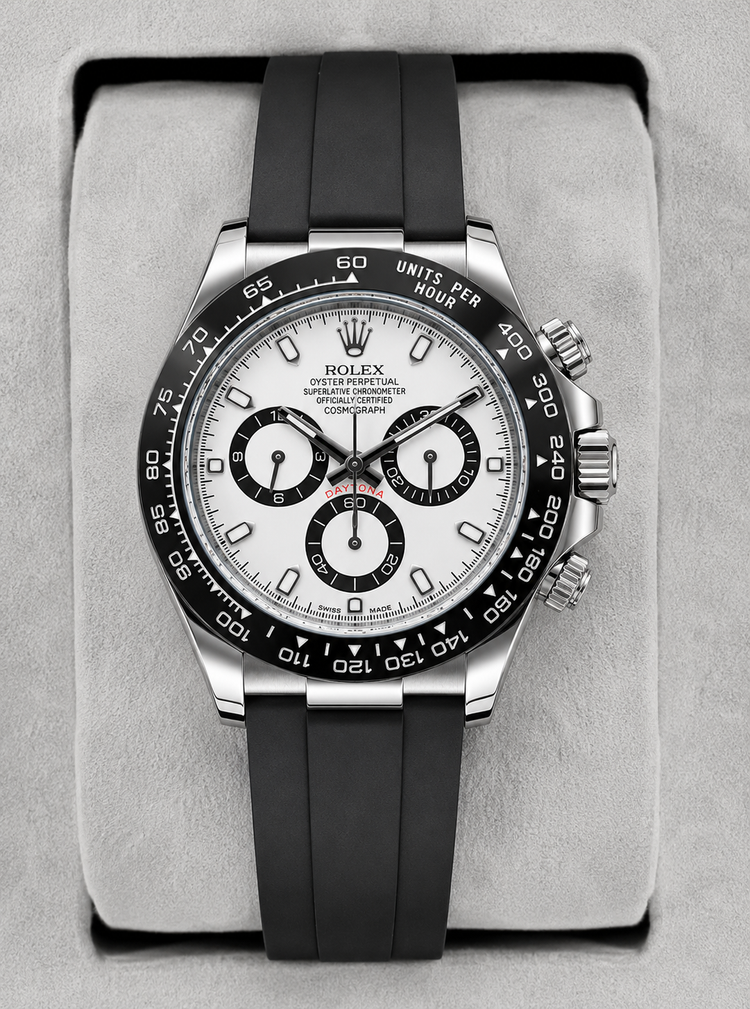 Relógio Rolex Daytona com mostrador branco e pulseira preta de borracha