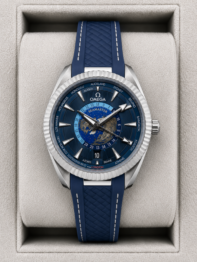 Relógio Omega Seamaster Aqua Terra com pulseira azul de borracha e mostrador azul