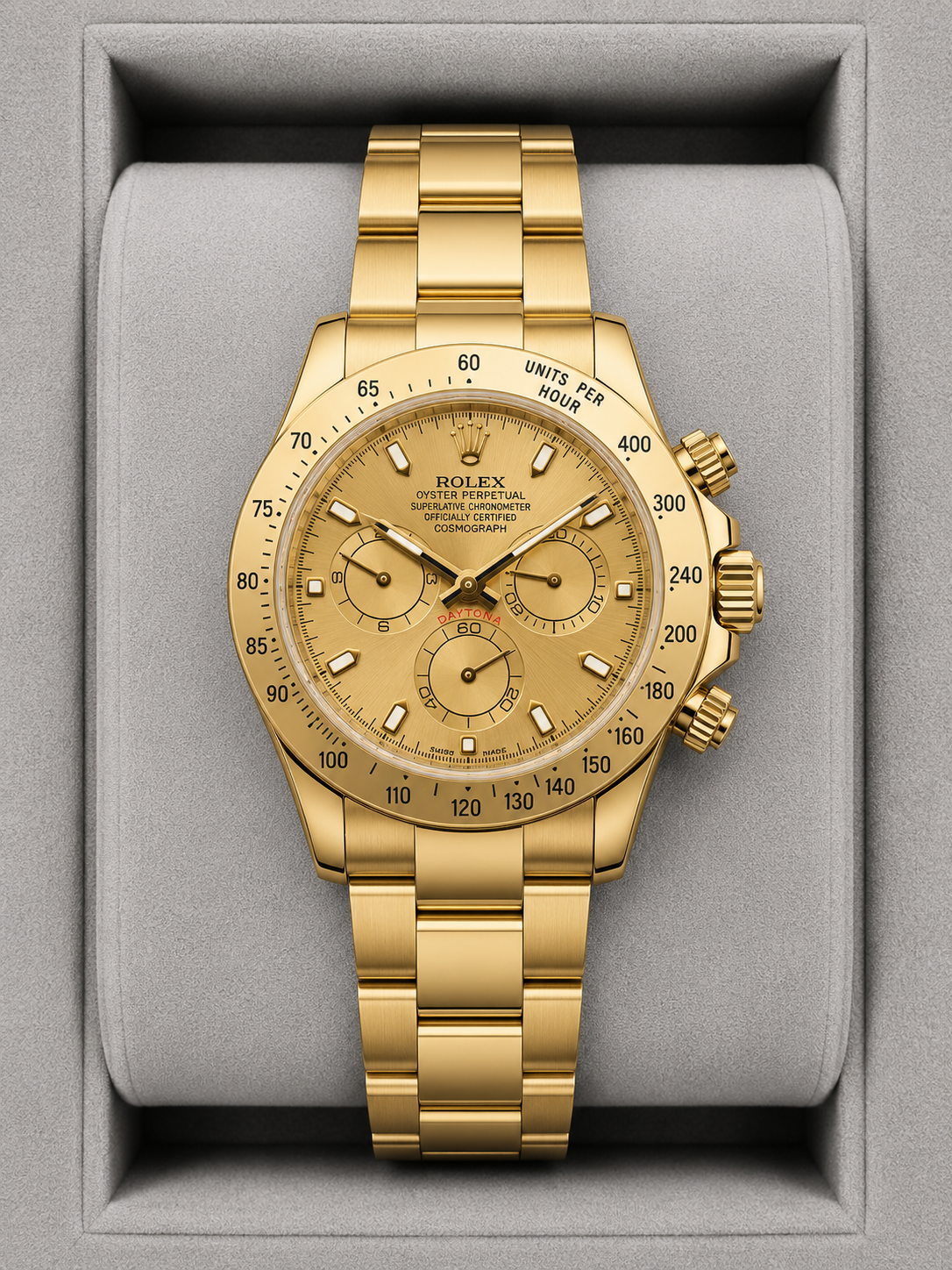 Relógio automático dourado com mostrador creme e pulseira dourada de metal