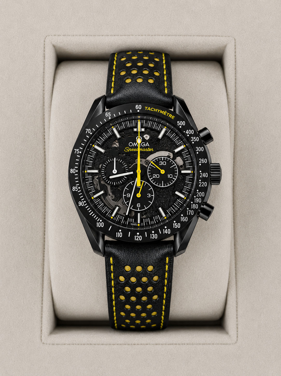 Relógio Omega com mostrador preto e pulseira de couro preta com furos amarelos