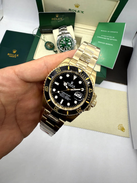 Relógio Submariner Date em ouro automático com mostrador preto e coroa de ajuste