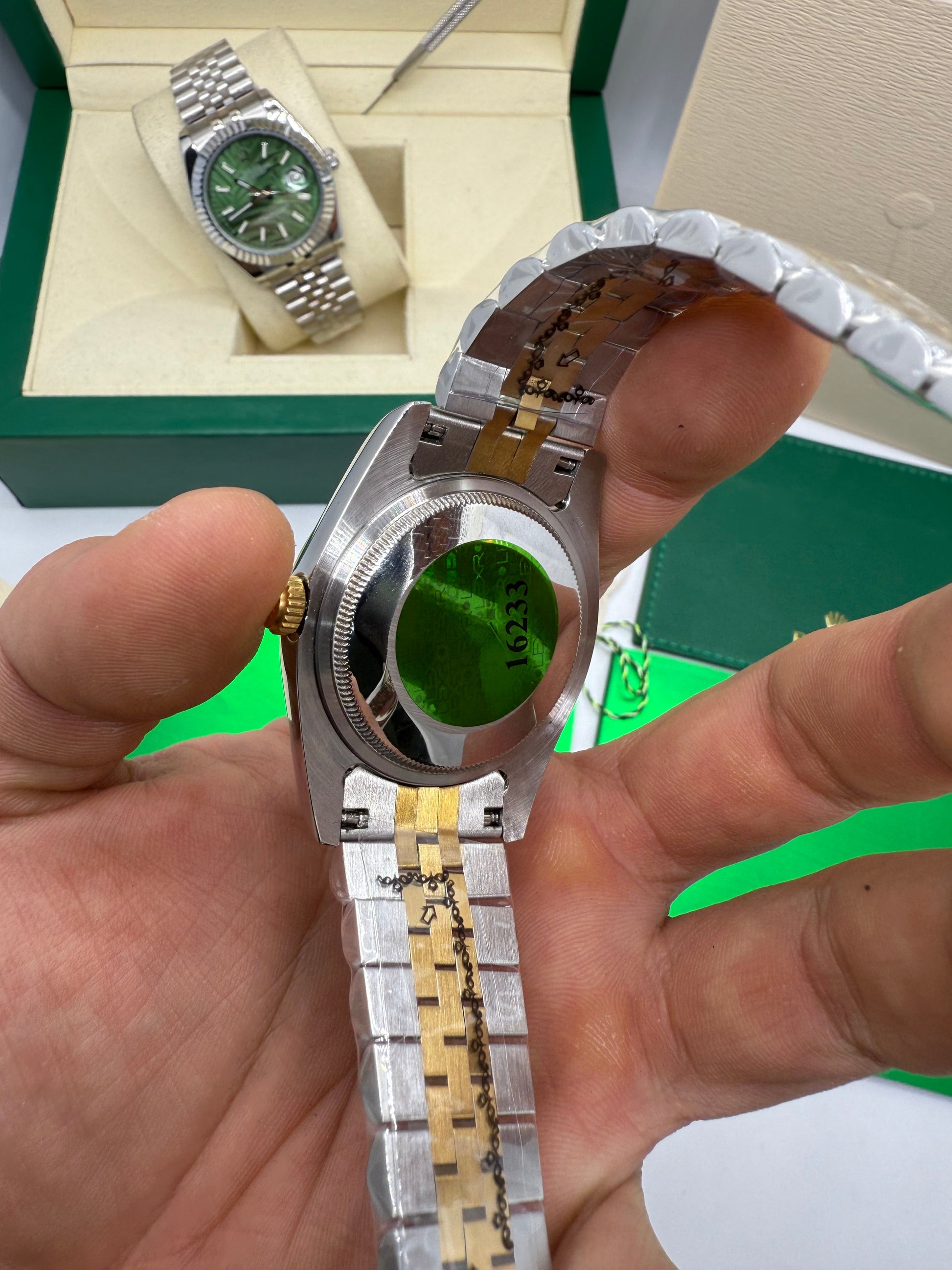 Relógio Rolex Datejust com tampa traseira e laterais bicolores, pulseira Jubilee