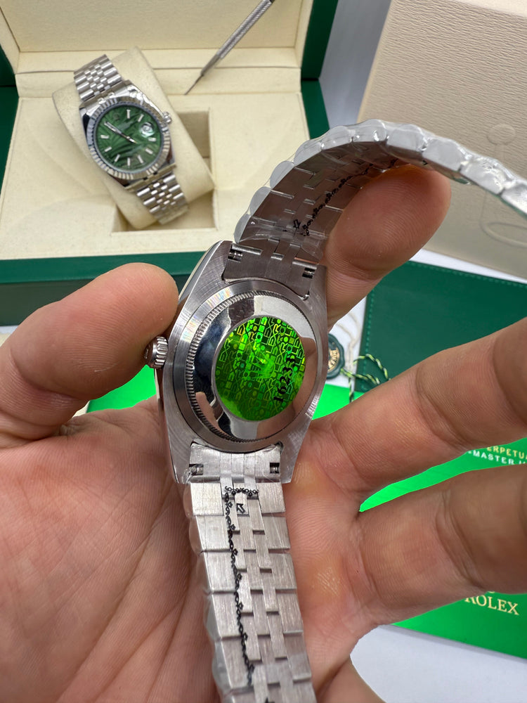 Lado do relógio Datejust com coroa e caixa em aço, pulseira Jubilee