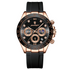 Relógio esportivo com mostrador preto, caixa bronze e pulseira de silicone preta.