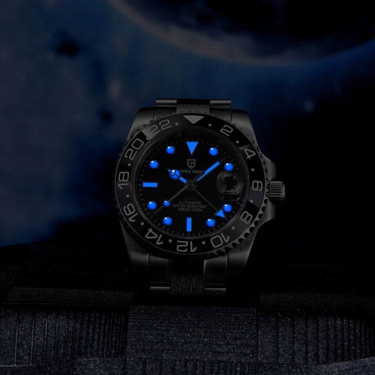Relógio automático com mostrador preto e aro azul GMT, pulseira de aço