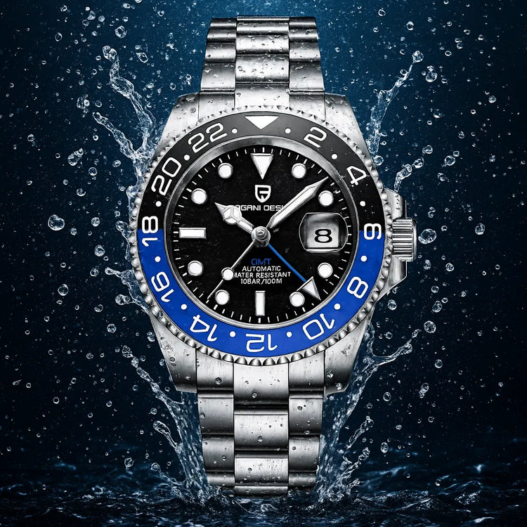 Relógio com água ao redor, mostrador preto e aro azul GMT, pulseira de aço