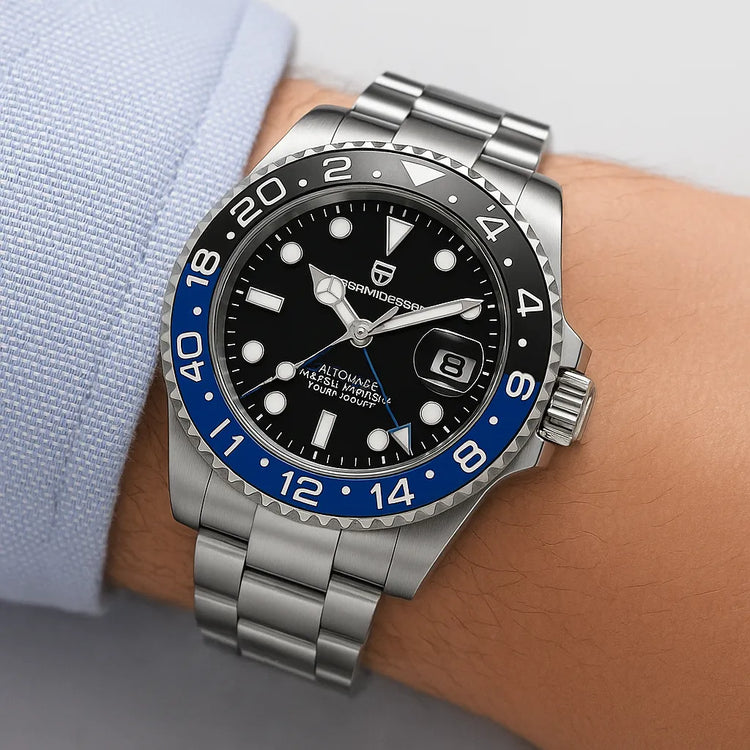 Relógio no pulso com mostrador preto e aro azul GMT, bracelete de aço