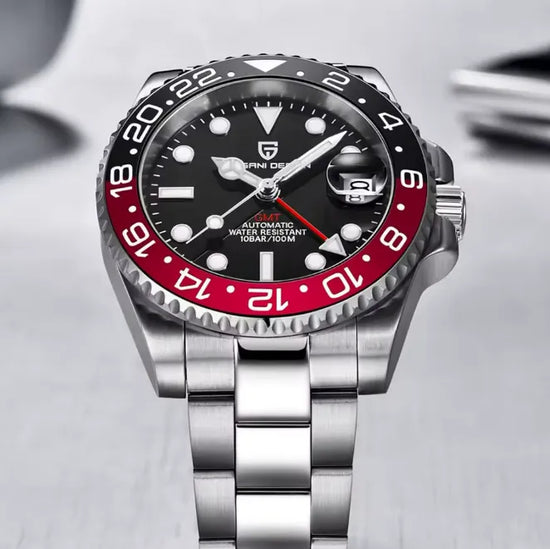 Relógio automático preto com aro vermelho GMT e pulseira de aço