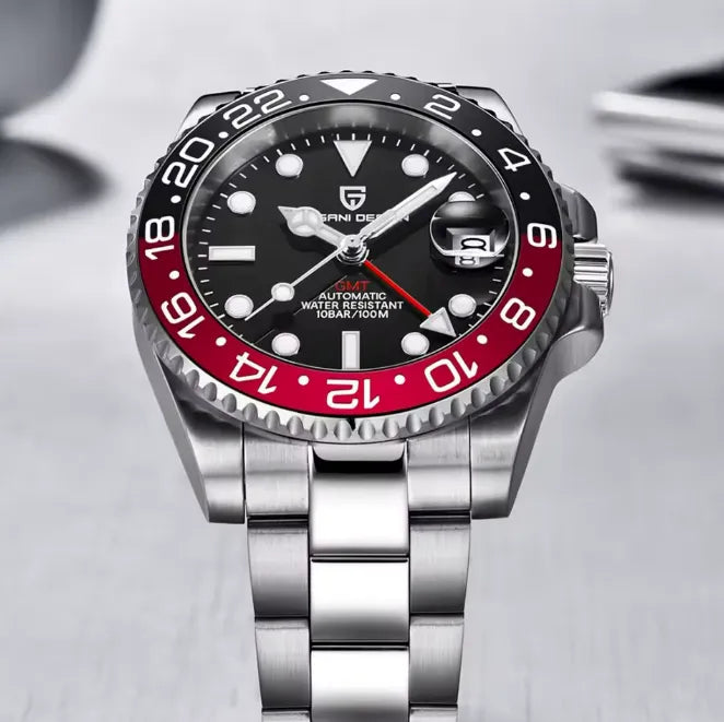 Relógio automático preto com aro vermelho GMT e pulseira de aço