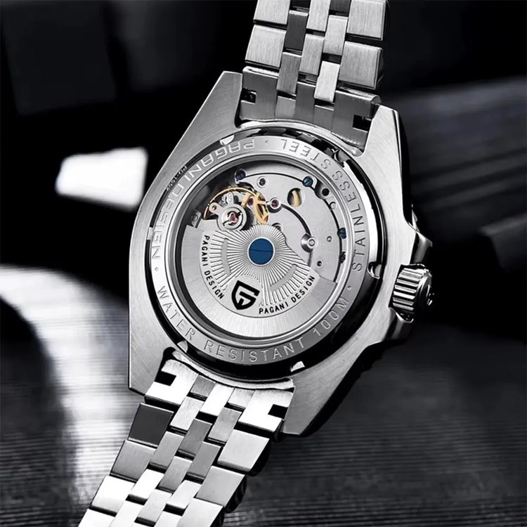 Relógio automático com fundo transparente e mecanismo visível, pulseira de aço