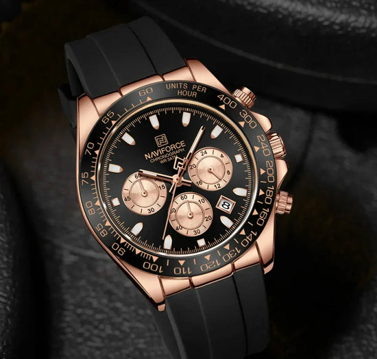 Relógio cronógrafo rosé com mostrador preto, bezel rosé e pulseira de silicone preta