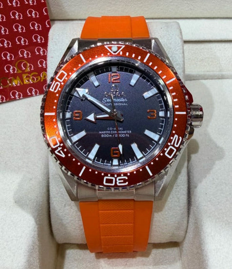 Relógio Omega Seamaster Planet Ocean automático com moldura laranja e pulseira laranja