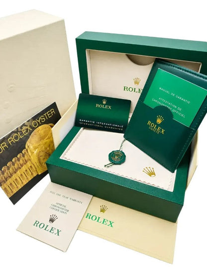 Relógio Rolex Submariner Date automático com mostrador preto e caixa verde aberta