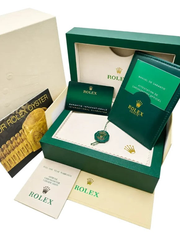 Relógio Rolex Submariner Date automático com mostrador preto e caixa verde aberta