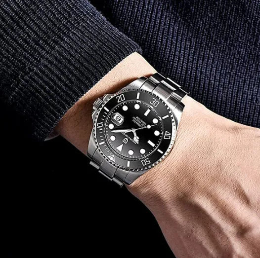 Relógio automático preto com pulseira de aço e mostrador preto