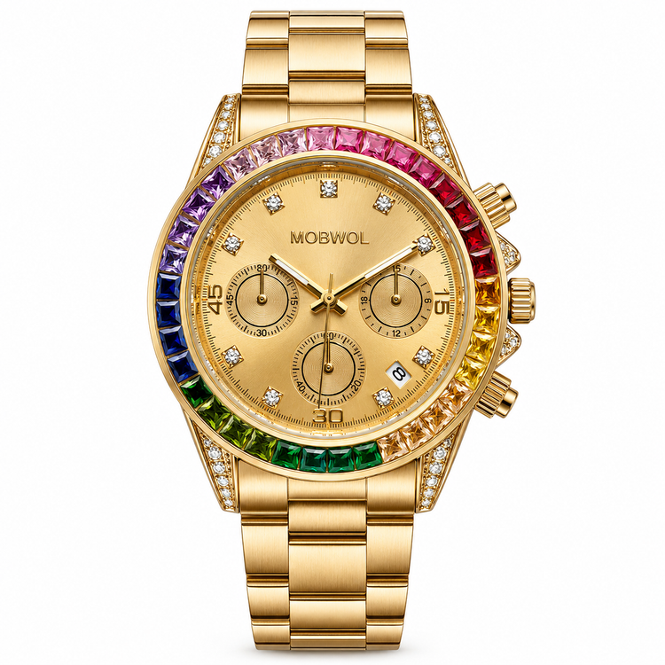 Relógio dourado com mostrador bege e moldura arco-íris na pulseira de metal.