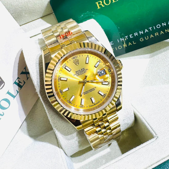 Relógio Rolex Datejust com pulseira dourada e mostrador amarelo, janela de data