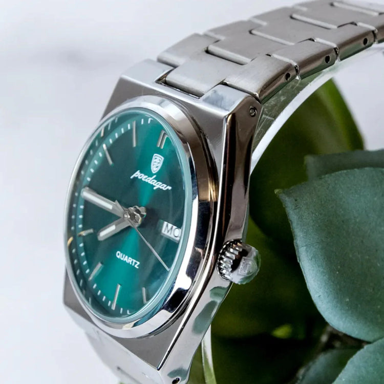 Relógio de pulso aço com mostrador verde, coroa lateral e detalhe do calendário