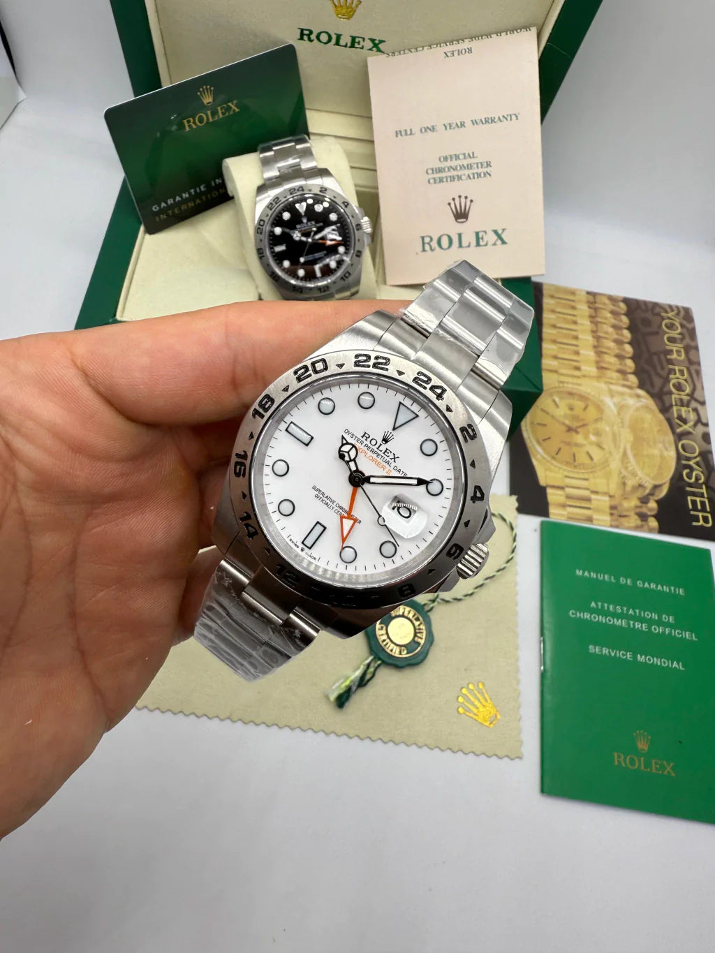 Relógio Explorer II automático de aço com mostrador branco e pulseira completa