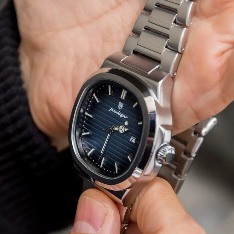 Relógio Nautilus de 41 mm com mostrador azul-escuro e pulseira metálica prateada