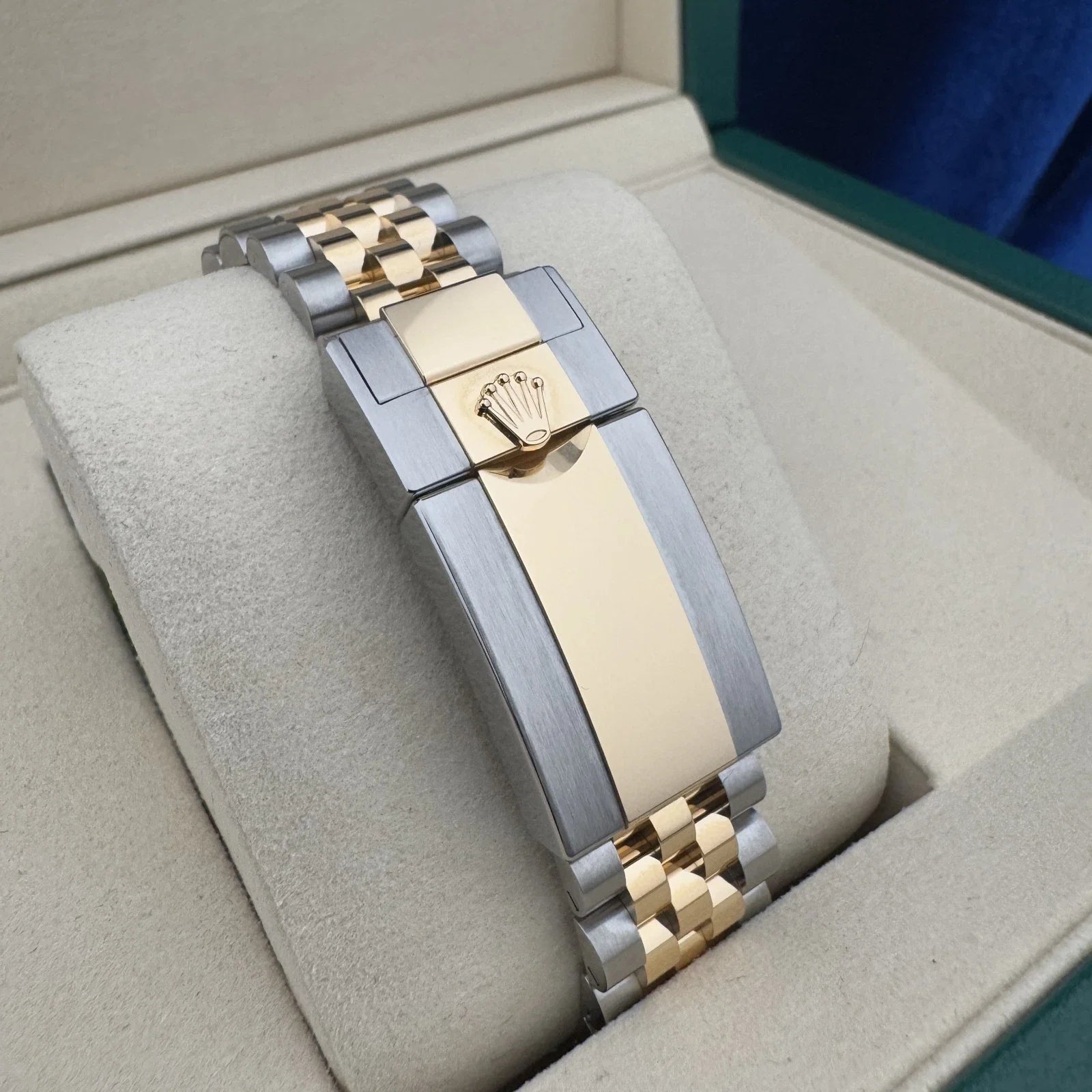 Fecho do relógio Rolex bicolor em aço e dourado, com bracelete entrelaçado