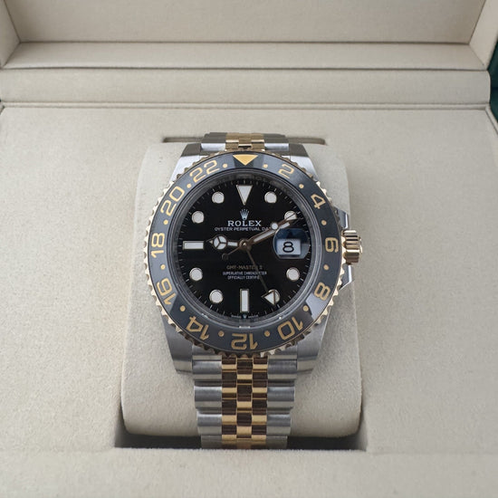 Relógio Rolex em caixa aço e dourado, mostrador preto com data 27